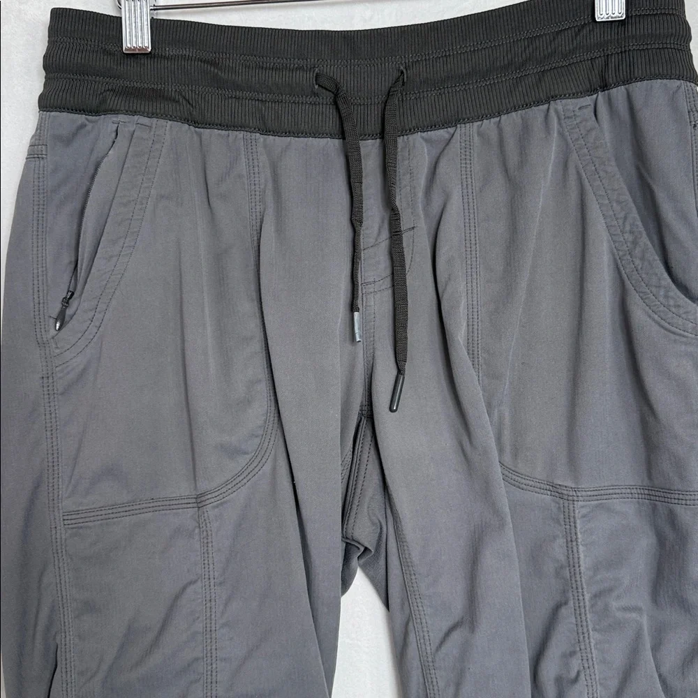 The North Face Yoga Waistband Charcoal Joggers Cropped Women’s Size M